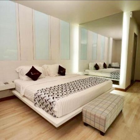 The L Hotel Entertainment Batam Zewnętrze zdjęcie