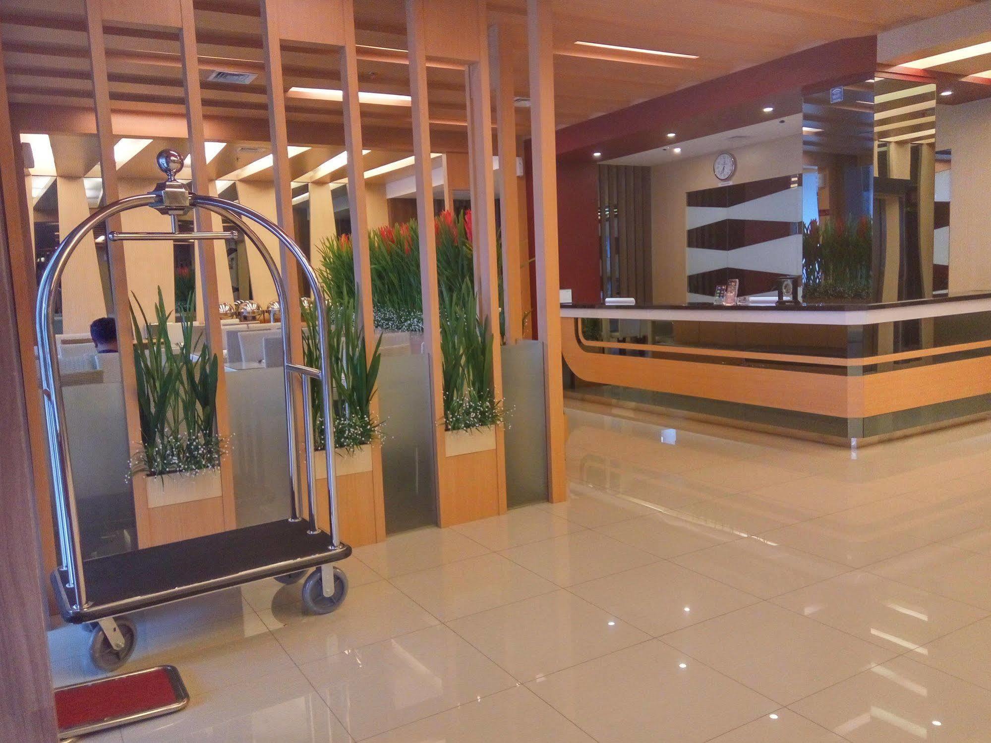 The L Hotel Entertainment Batam Zewnętrze zdjęcie