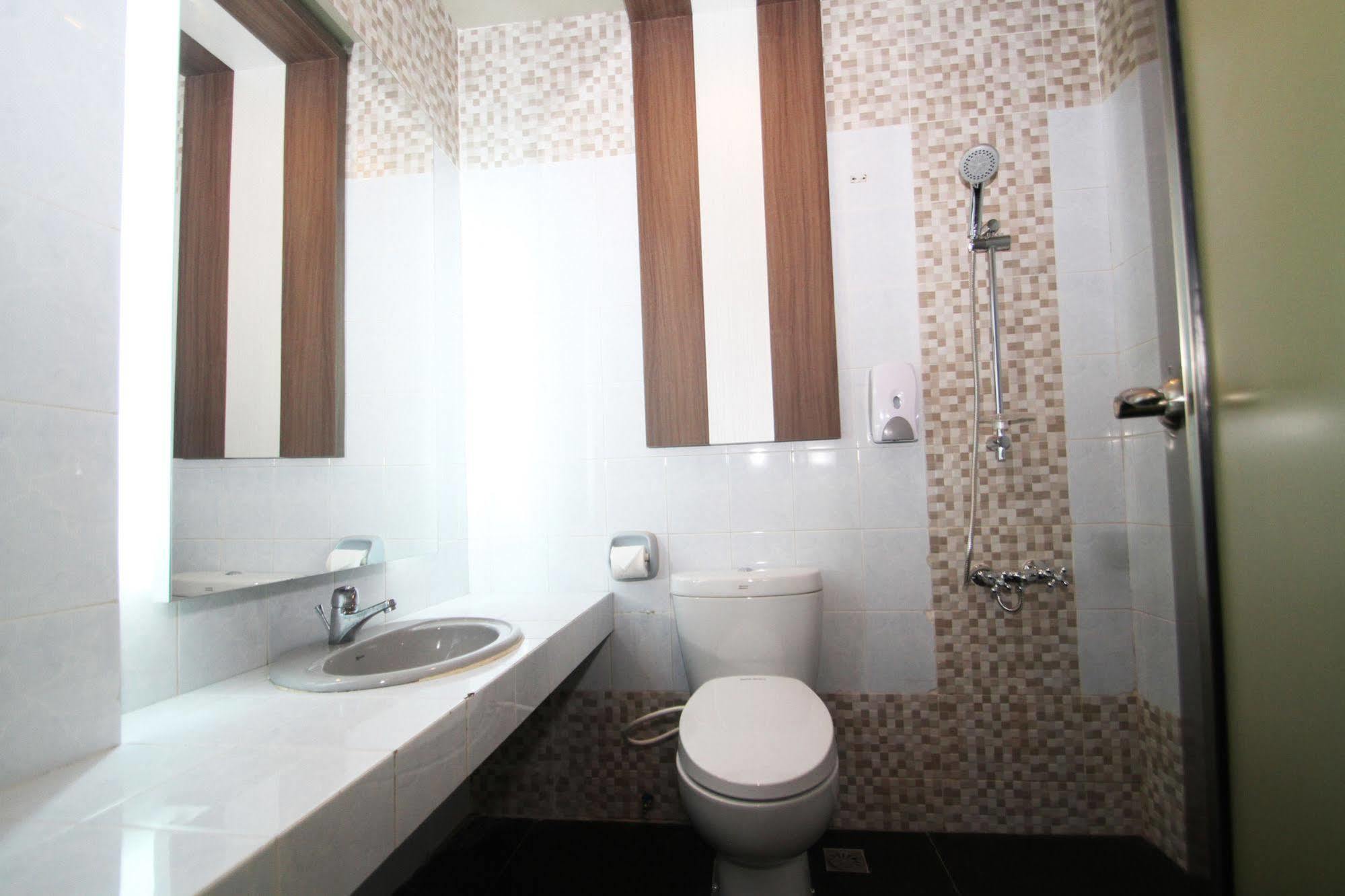 The L Hotel Entertainment Batam Zewnętrze zdjęcie