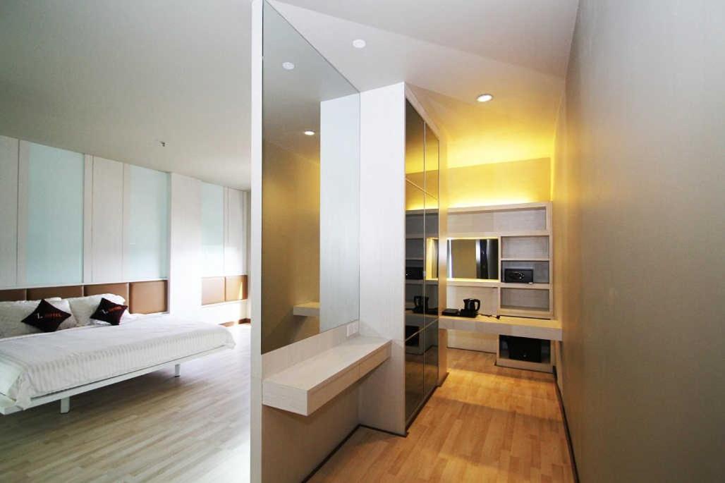 The L Hotel Entertainment Batam Zewnętrze zdjęcie