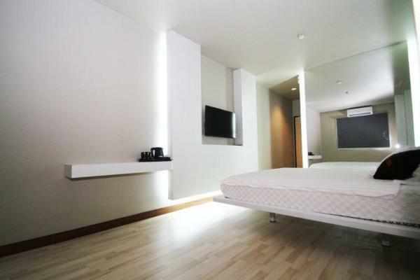 The L Hotel Entertainment Batam Zewnętrze zdjęcie